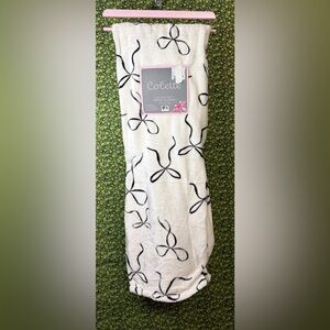 White Throw Blanket with Black Coquette Bow Design